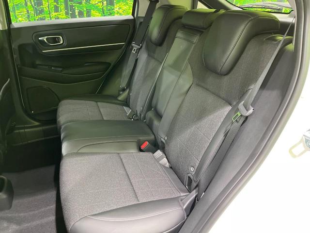 ヴェゼル ｅ：ＨＥＶ　Ｚ　登録済未使用車　純正９型ナビ　全周囲カメラ　ＥＴＣ２．０　Ｂｌｕｅｔｏｏｔｈ再生　ＢＳＭ　フルセグＴＶ　シートヒーター（前席）　パドルシフト　パワーバックドア　ハーフレザーシート　ステアリングヒーター（64枚目）