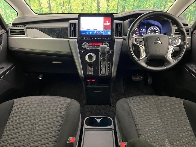 デリカＤ：５ アーバンギア　Ｇ　パワーパッケージ　禁煙車　フリップダウンモニター　純正１０型ＳＤナビ　全方囲カメラ　ＥＴＣ　ドラレコ　ＬＥＤヘッド　スマートキー　パワーバックドア　パドルシフト　シートヒーター　両側電動スライドドア　衝突被害軽減装置（2枚目）