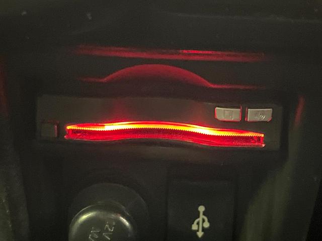 デリカＤ：５ アーバンギア　Ｇ　パワーパッケージ　禁煙車　フリップダウンモニター　純正１０型ＳＤナビ　全方囲カメラ　ＥＴＣ　ドラレコ　ＬＥＤヘッド　スマートキー　パワーバックドア　パドルシフト　シートヒーター　両側電動スライドドア　衝突被害軽減装置（56枚目）