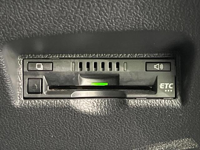 プリウス Ｓセーフティプラス　純正ＳＤナビ　バックカメラ　１００Ｖ電源　衝突被害軽減システム　レーダークルーズ　禁煙車　ドラレコ　コーナーセンサー　スマートキー　ＬＥＤヘッド　ビルトインＥＴＣ　オートハイビーム　車線逸脱警報（6枚目）