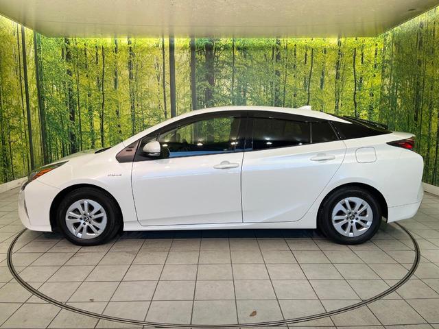 プリウス Ｓセーフティプラス　純正ＳＤナビ　バックカメラ　１００Ｖ電源　衝突被害軽減システム　レーダークルーズ　禁煙車　ドラレコ　コーナーセンサー　スマートキー　ＬＥＤヘッド　ビルトインＥＴＣ　オートハイビーム　車線逸脱警報（27枚目）