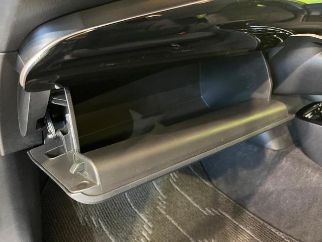 プリウス Ｓセーフティプラス　純正ＳＤナビ　バックカメラ　１００Ｖ電源　衝突被害軽減システム　レーダークルーズ　禁煙車　ドラレコ　コーナーセンサー　スマートキー　ＬＥＤヘッド　ビルトインＥＴＣ　オートハイビーム　車線逸脱警報（28枚目）