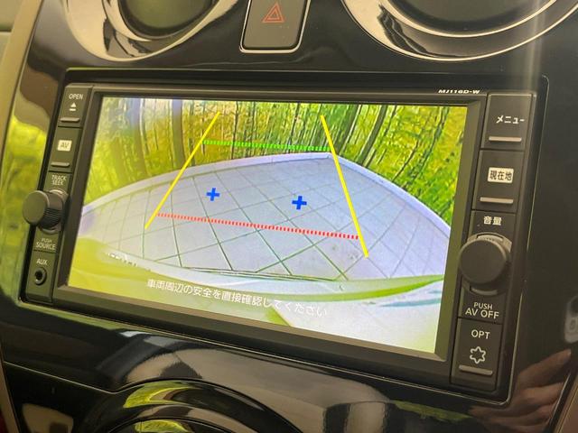 ノート メダリスト　純正ＳＤナビ　バックカメラ　衝突被害軽減システム　禁煙車　ハーフレザーシート　スマートキー　ＬＥＤヘッド　ＥＴＣ　車線逸脱警報　オートライト　オートエアコン　Ｂｌｕｅｔｏｏｔｈ　ＣＤ　フルセグ（3枚目）