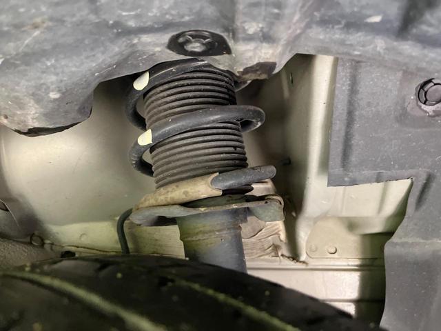 ノート メダリスト　純正ＳＤナビ　バックカメラ　衝突被害軽減システム　禁煙車　ハーフレザーシート　スマートキー　ＬＥＤヘッド　ＥＴＣ　車線逸脱警報　オートライト　オートエアコン　Ｂｌｕｅｔｏｏｔｈ　ＣＤ　フルセグ（20枚目）