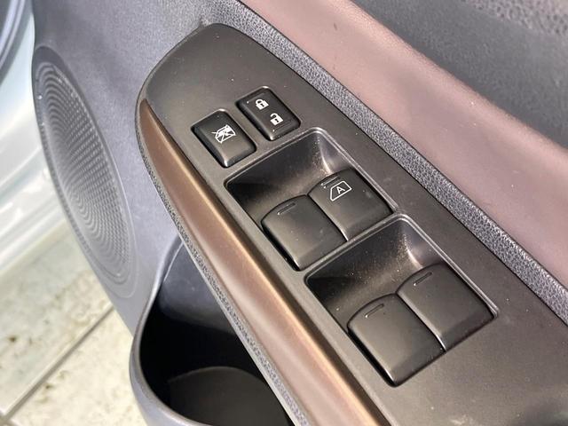 ノート メダリスト　純正ＳＤナビ　バックカメラ　衝突被害軽減システム　禁煙車　ハーフレザーシート　スマートキー　ＬＥＤヘッド　ＥＴＣ　車線逸脱警報　オートライト　オートエアコン　Ｂｌｕｅｔｏｏｔｈ　ＣＤ　フルセグ（43枚目）