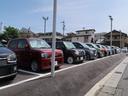 ズラッと並んだ展示車と大きな「N」の看板が目印です!