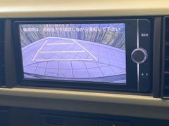 【バックカメラ】駐車時に後方がリアルタイム映像で確認できます。大型商業施設や立体駐車場での駐車時や、夜間のバック時に大活躍！運転スキルに関わらず、今や必須となった装備のひとつです！ 4