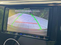 【バックカメラ】駐車時に後方がリアルタイム映像で確認できます。大型商業施設や立体駐車場での駐車時や、夜間のバック時に大活躍！運転スキルに関わらず、今や必須となった装備のひとつです！ 4