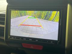 【バックカメラ】駐車時に後方がリアルタイム映像で確認できます。大型商業施設や立体駐車場での駐車時や、夜間のバック時に大活躍！運転スキルに関わらず、今や必須となった装備のひとつです！ 6