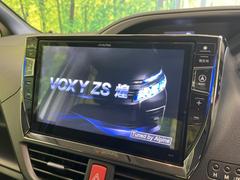 【ＢＩＧ-Ｘ１０インチナビ】人気の大画面ＢＩＧ-Ｘナビを装備。専用設計で車内の雰囲気にマッチ！ナビ利用時のマップ表示は見やすく、テレビやＤＶＤは臨場感がアップ！いつものドライブがグッと楽しくなります♪ 4