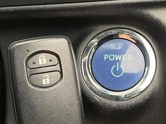 便利なキーレス＆プッシュスタートシステム♪この電子キーを携帯しているだけで簡単にエンジンの始動やドアの解錠、施錠が可能です！また万が一の時も安心なエンジンイモビライザーもついてます！ 7