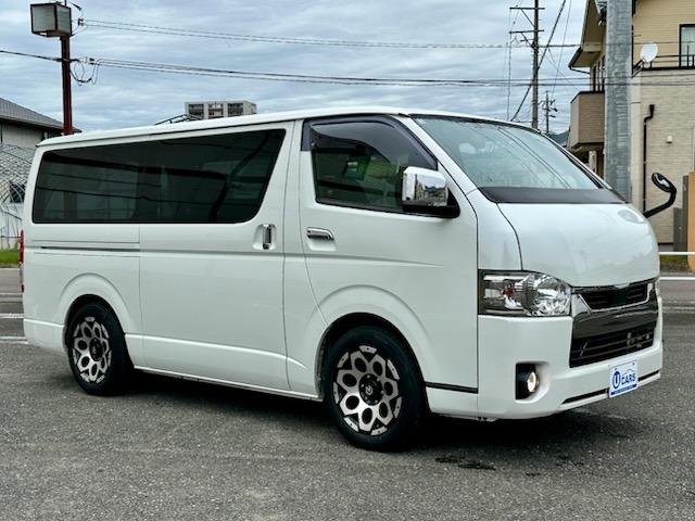 ハイエースバン スーパーGL ダークプライムII 4WD 2.8ディーゼルターボ 5ドア ローダウン バッドフェイス 17インチAW パナソニック9型ナビ フルセグTV ブルーレイ Bluetooth バックモニター内臓ルームミラー ETC ドラレコ(4枚目)