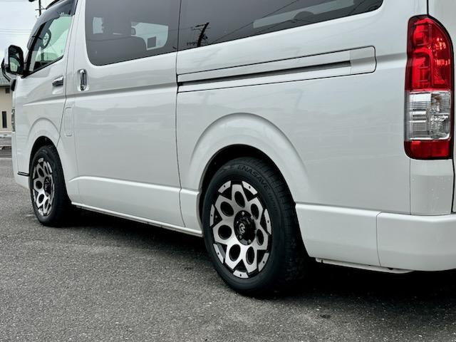 ハイエースバン スーパーGL ダークプライムII 4WD 2.8ディーゼルターボ 5ドア ローダウン バッドフェイス 17インチAW パナソニック9型ナビ フルセグTV ブルーレイ Bluetooth バックモニター内臓ルームミラー ETC ドラレコ(8枚目)