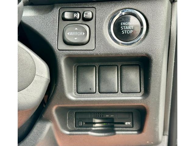 ハイエースバン スーパーGL ダークプライムII 4WD 2.8ディーゼルターボ 5ドア ローダウン バッドフェイス 17インチAW パナソニック9型ナビ フルセグTV ブルーレイ Bluetooth バックモニター内臓ルームミラー ETC ドラレコ(27枚目)