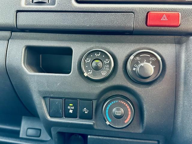 ハイエースバン ロングＤＸ　４ＷＤ　２．８ディーゼルターボ　Ｗエアコン　電格ミラー　純正ナビ　ワンセグＴＶ　Ｂｌｕｅｔｏｏｔｈ　バックカメラ　ＴＳＳ　Ｗエアバッグ（35枚目）