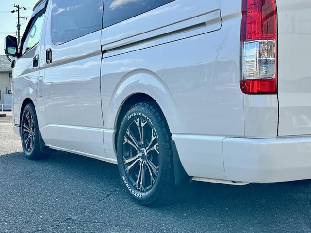 ハイエースバン スーパーＧＬ　ダークプライムＩＩ　２．８ＤＴスーパーＧＬダークプライムＩＩ　９インチワイドナビ・ＴＶ　デジタルインナーミラー　パノラマビュー　両側パワースライドドア　ＴＳＳ　社外１７ＡＷ　オープンカントリータイヤ　黒革調シートカバー（9枚目）