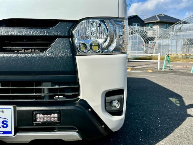 ハイエースバン スーパーＧＬ　ダークプライムＩＩ　２．８ＤＴスーパーＧＬダークプライムＩＩ　９インチワイドナビ・ＴＶ　デジタルインナーミラー　パノラマビュー　両側パワースライドドア　ＴＳＳ　社外１７ＡＷ　オープンカントリータイヤ　黒革調シートカバー（12枚目）