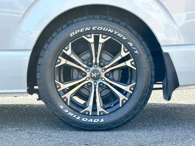 ハイエースバン スーパーＧＬ　ダークプライムＩＩ　２．８ＤＴスーパーＧＬダークプライムＩＩ　９インチワイドナビ・ＴＶ　デジタルインナーミラー　パノラマビュー　両側パワースライドドア　ＴＳＳ　社外１７ＡＷ　オープンカントリータイヤ　黒革調シートカバー（15枚目）