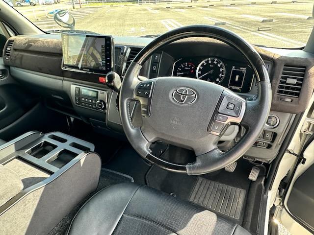 ハイエースバン スーパーＧＬ　ダークプライムＩＩ　２．８ＤＴスーパーＧＬダークプライムＩＩ　９インチワイドナビ・ＴＶ　デジタルインナーミラー　パノラマビュー　両側パワースライドドア　ＴＳＳ　社外１７ＡＷ　オープンカントリータイヤ　黒革調シートカバー（16枚目）