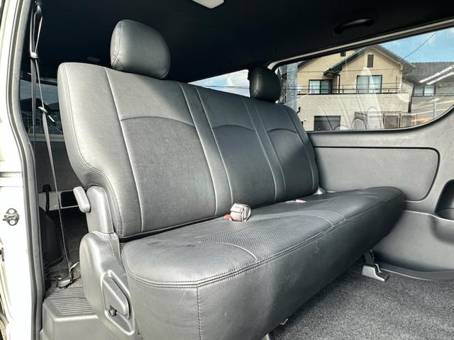 ハイエースバン スーパーＧＬ　ダークプライムＩＩ　２．８ＤＴスーパーＧＬダークプライムＩＩ　９インチワイドナビ・ＴＶ　デジタルインナーミラー　パノラマビュー　両側パワースライドドア　ＴＳＳ　社外１７ＡＷ　オープンカントリータイヤ　黒革調シートカバー（27枚目）