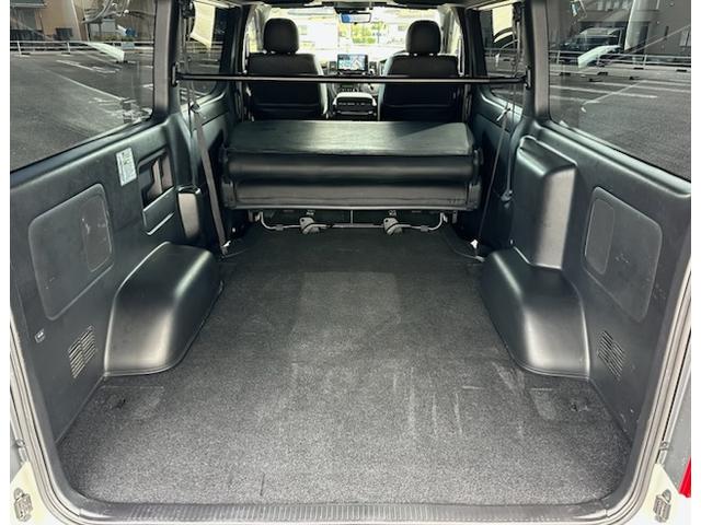 ハイエースバン スーパーＧＬ　ダークプライムＩＩ　２．８ＤＴスーパーＧＬダークプライムＩＩ　９インチワイドナビ・ＴＶ　デジタルインナーミラー　パノラマビュー　両側パワースライドドア　ＴＳＳ　社外１７ＡＷ　オープンカントリータイヤ　黒革調シートカバー（29枚目）