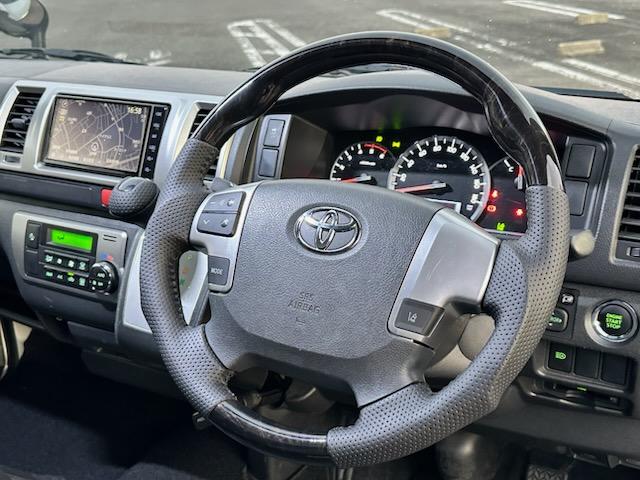 ハイエースバン ロングスーパーＧＬ　５ドアバン２．８ディーゼルＴ　スーパーＧＬロング　ＴＲＤフロントスポイラー純正フルセグナビ　フリップダウンモニター　ＴＳＳ　純正ＬＥＤヘッド　新品シートカバー　新品コンビハンドル（14枚目）