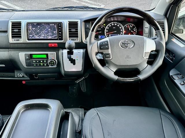 ハイエースバン ロングスーパーＧＬ　５ドアバン２．８ディーゼルＴ　スーパーＧＬロング　ＴＲＤフロントスポイラー純正フルセグナビ　フリップダウンモニター　ＴＳＳ　純正ＬＥＤヘッド　新品シートカバー　新品コンビハンドル（16枚目）