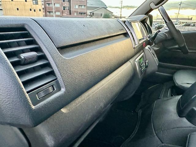 ハイエースバン ロングスーパーＧＬ　５ドアバン２．８ディーゼルＴ　スーパーＧＬロング　ＴＲＤフロントスポイラー純正フルセグナビ　フリップダウンモニター　ＴＳＳ　純正ＬＥＤヘッド　新品シートカバー　新品コンビハンドル（19枚目）