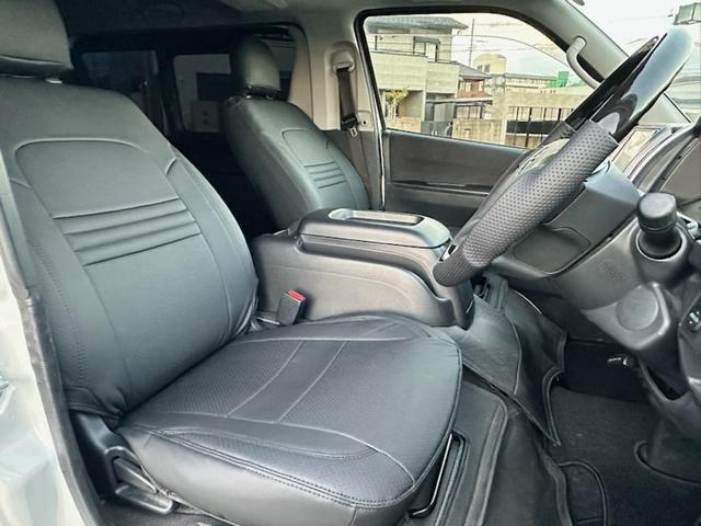 ハイエースバン ロングスーパーＧＬ　５ドアバン２．８ディーゼルＴ　スーパーＧＬロング　ＴＲＤフロントスポイラー純正フルセグナビ　フリップダウンモニター　ＴＳＳ　純正ＬＥＤヘッド　新品シートカバー　新品コンビハンドル（20枚目）