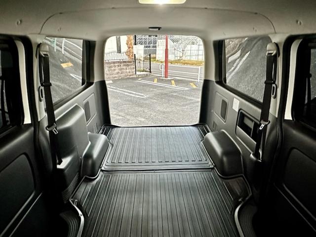 ハイエースバン ロングスーパーＧＬ　５ドアバン２．８ディーゼルＴ　スーパーＧＬロング　ＴＲＤフロントスポイラー純正フルセグナビ　フリップダウンモニター　ＴＳＳ　純正ＬＥＤヘッド　新品シートカバー　新品コンビハンドル（29枚目）