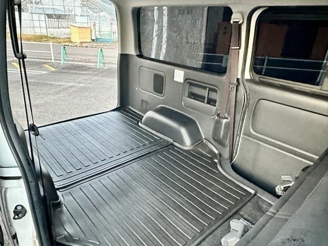 ハイエースバン ロングスーパーＧＬ　５ドアバン２．８ディーゼルＴ　スーパーＧＬロング　ＴＲＤフロントスポイラー純正フルセグナビ　フリップダウンモニター　ＴＳＳ　純正ＬＥＤヘッド　新品シートカバー　新品コンビハンドル（31枚目）
