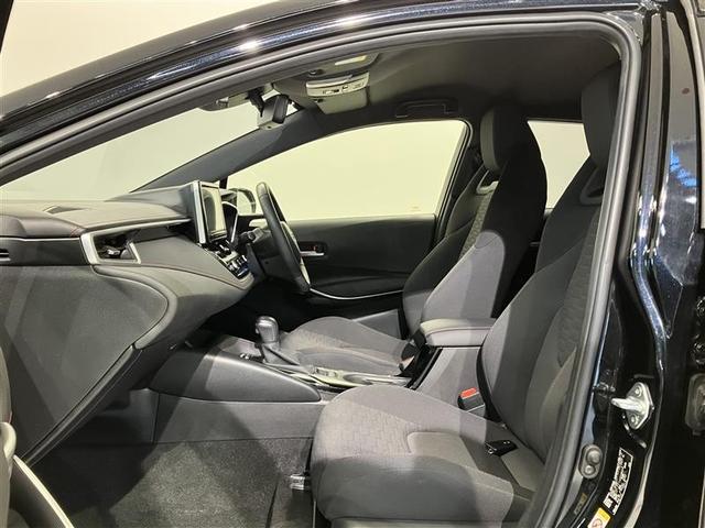 カローラスポーツ ハイブリッドＧ　Ｚ　サイドエアバック　前後誤発進抑制　スマートキーシステム　Ｂモニ　オートクルーズ　ＬＥＤライト　エアバック　オートエアコン　地デジ　ナビＴＶ　ＡＷ　デュアルエアバッグ　キーレス　パワステ　ＡＢＳ　ＥＴＣ（6枚目）