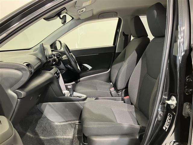 ヤリスクロス Ｇ　地デジＴＶ　リヤカメラ　スマートエントリー　イモビライザー　オートエアコン　ＬＥＤライト　アルミホイール　キーレス　パワーウィンドウ　クルコン　ＡＢＳ　ワンオーナー　メモリーナビ　エアバッグ　ナビＴＶ（6枚目）