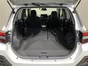 荷室も日常のお買い物には困らない広さが確保されております 後席を分割で倒すこともできますよ