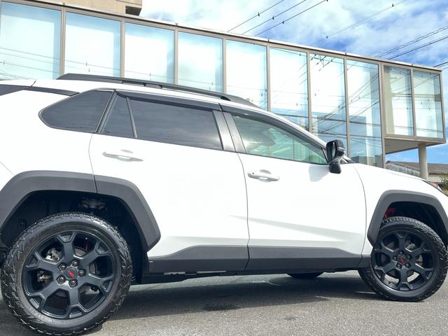 ＲＡＶ４ アドベンチャー　オフロードパッケージ　ディスプレイオーディオナビ・バックカメラ・ＬＥＤインテリアイルミ・パワーシート・パワーバックドア・シートヒーター＆ベンチレーション・前後ドライブレコーダー・ビルトインＥＴＣ・ＢＳＭ・ＲＴＡ・禁煙車（9枚目）