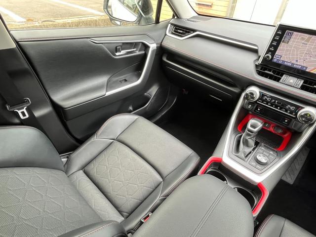 ＲＡＶ４ アドベンチャー　オフロードパッケージ　ディスプレイオーディオナビ・バックカメラ・ＬＥＤインテリアイルミ・パワーシート・パワーバックドア・シートヒーター＆ベンチレーション・前後ドライブレコーダー・ビルトインＥＴＣ・ＢＳＭ・ＲＴＡ・禁煙車（17枚目）