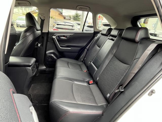 ＲＡＶ４ アドベンチャー　オフロードパッケージ　ディスプレイオーディオナビ・バックカメラ・ＬＥＤインテリアイルミ・パワーシート・パワーバックドア・シートヒーター＆ベンチレーション・前後ドライブレコーダー・ビルトインＥＴＣ・ＢＳＭ・ＲＴＡ・禁煙車（24枚目）