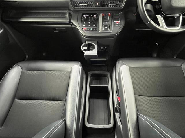 ステップワゴン e:HEVスパーダ ・純正ナビTV・後席フリップダウンモニター・バックカメラ・純正前後ドライブレコーダー・ビルトインETC・両側パワースライド・パワーバックドア・ハーフレザーシート・シートヒーター・BSM・Cソナー・禁煙(61枚目)