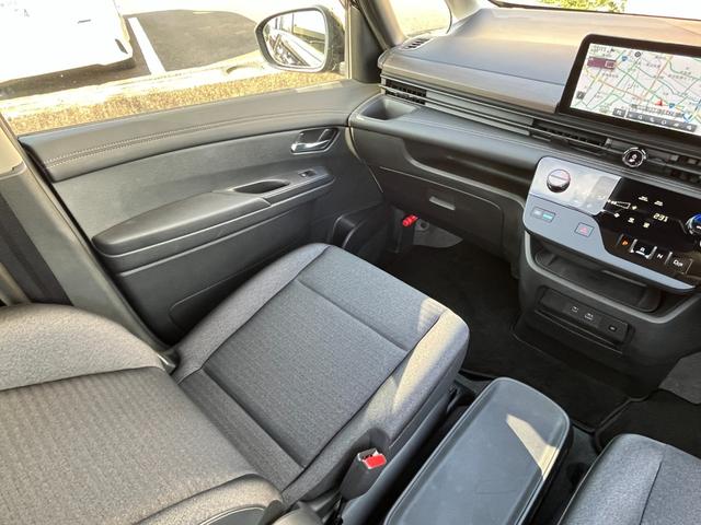 セレナ e-パワー ハイウェイスターV ・12.3型ナビTV・アラウンドビューモニター・プロパイロット・インテリジェントルームミラー・両側パワースライド・純正ドライブレコーダー・ダブルエアコン・BSM・RTA・Cソナー・ETC2.0・禁煙車(17枚目)