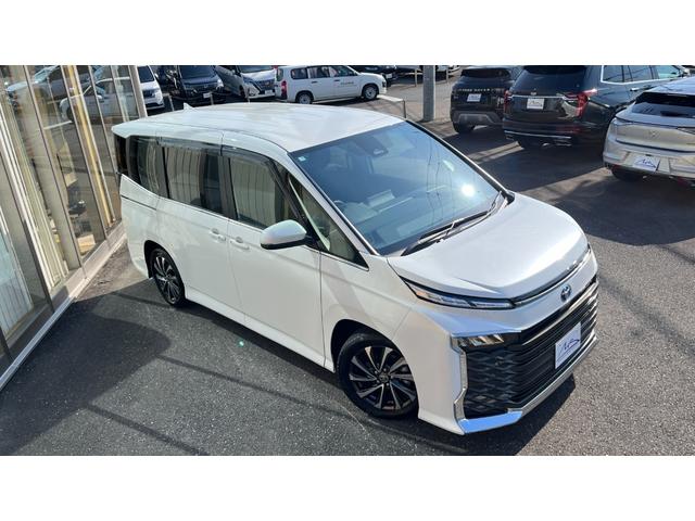 ヴォクシー ハイブリッドＳ－Ｚ　・１０．５型ナビＴＶ・１３．２型有機ＥＬ後席モニター・ＣＤ／ＤＶＤデッキ・快適利便パッケージ・アドバンスドドライブ・パワーバックドア・前後シートヒーター・ＡＣ１００Ｖ１５００Ｗ・ＨＤＭＩ・ＥＴＣ２．０（5枚目）