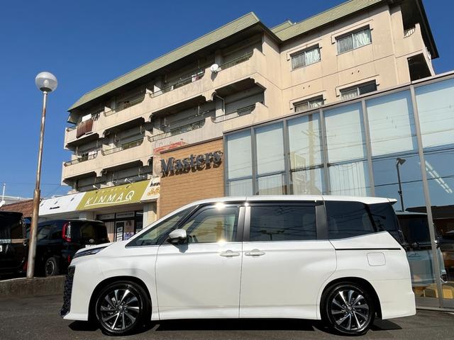 ヴォクシー ハイブリッドＳ－Ｚ　・１０．５型ナビＴＶ・１３．２型有機ＥＬ後席モニター・ＣＤ／ＤＶＤデッキ・快適利便パッケージ・アドバンスドドライブ・パワーバックドア・前後シートヒーター・ＡＣ１００Ｖ１５００Ｗ・ＨＤＭＩ・ＥＴＣ２．０（6枚目）