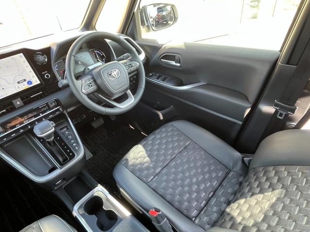 ヴォクシー ハイブリッドＳ－Ｚ　・１０．５型ナビＴＶ・１３．２型有機ＥＬ後席モニター・ＣＤ／ＤＶＤデッキ・快適利便パッケージ・アドバンスドドライブ・パワーバックドア・前後シートヒーター・ＡＣ１００Ｖ１５００Ｗ・ＨＤＭＩ・ＥＴＣ２．０（16枚目）