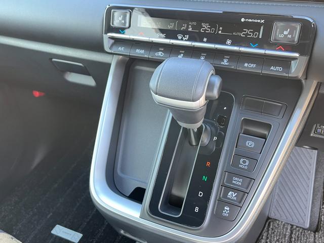 ヴォクシー ハイブリッドＳ－Ｚ　・１０．５型ナビＴＶ・１３．２型有機ＥＬ後席モニター・ＣＤ／ＤＶＤデッキ・快適利便パッケージ・アドバンスドドライブ・パワーバックドア・前後シートヒーター・ＡＣ１００Ｖ１５００Ｗ・ＨＤＭＩ・ＥＴＣ２．０（22枚目）