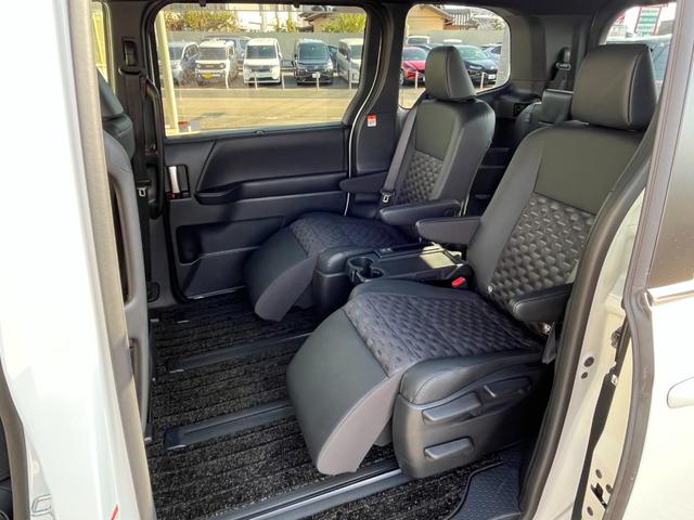 ヴォクシー ハイブリッドＳ－Ｚ　・１０．５型ナビＴＶ・１３．２型有機ＥＬ後席モニター・ＣＤ／ＤＶＤデッキ・快適利便パッケージ・アドバンスドドライブ・パワーバックドア・前後シートヒーター・ＡＣ１００Ｖ１５００Ｗ・ＨＤＭＩ・ＥＴＣ２．０（27枚目）