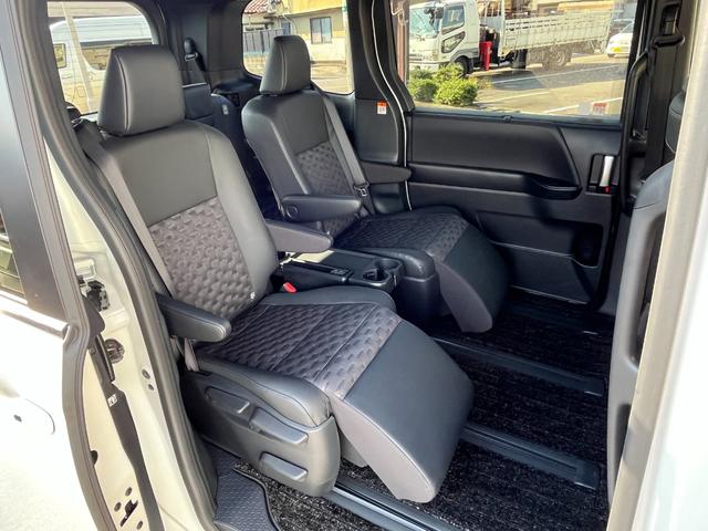 ヴォクシー ハイブリッドＳ－Ｚ　・１０．５型ナビＴＶ・１３．２型有機ＥＬ後席モニター・ＣＤ／ＤＶＤデッキ・快適利便パッケージ・アドバンスドドライブ・パワーバックドア・前後シートヒーター・ＡＣ１００Ｖ１５００Ｗ・ＨＤＭＩ・ＥＴＣ２．０（28枚目）