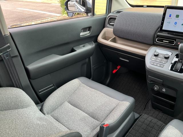 フリード e:HEVエアー EX ・カロッツリア10.1インチディスプレイオーディオ・YouTube視聴可・Carplay・AndroidAuto・バックカメラ・前後室内3方向ドラレコ・両側パワースライド・シートヒーター・リヤクーラー(17枚目)