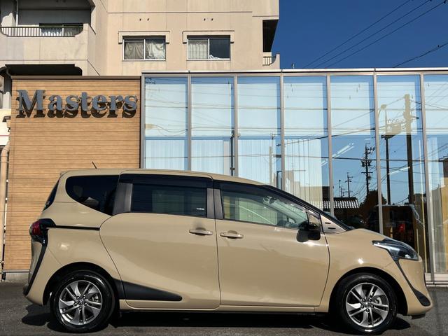 シエンタ ハイブリッド　ファンベースＧ　走行８４００キロ・純正９インチナビフルセグＴＶ・３６０°パノラミックビューモニター・プリクラッシュセーフティ・ナビ連動ドラレコ・両側パワースライド・シート＆ハンドルヒーター・Ｃソナー・ＥＴＣ・禁煙車（8枚目）