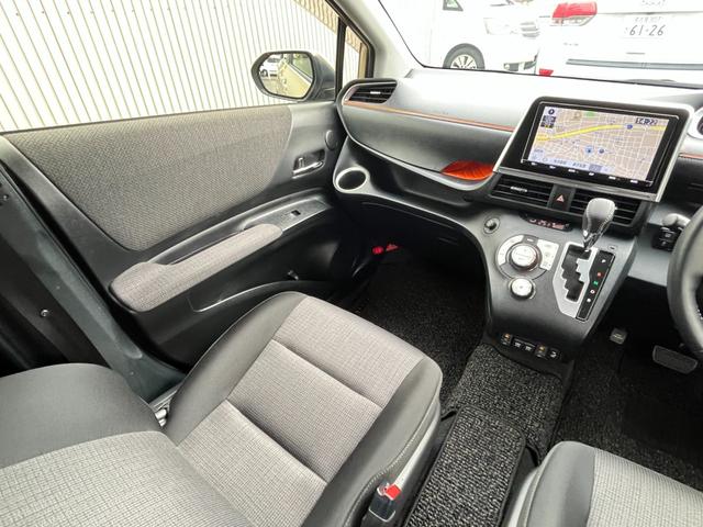 シエンタ ハイブリッド　ファンベースＧ　走行８４００キロ・純正９インチナビフルセグＴＶ・３６０°パノラミックビューモニター・プリクラッシュセーフティ・ナビ連動ドラレコ・両側パワースライド・シート＆ハンドルヒーター・Ｃソナー・ＥＴＣ・禁煙車（17枚目）