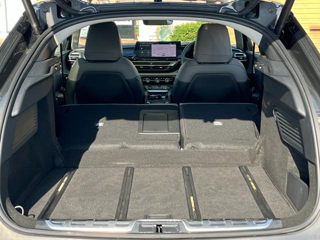 Ｃ５ Ｘ シャインパック　ガラスサンルーフ・純正ナビ・３６０°全周囲カメラレザーシート・前席パワーシート・シートヒーター＆ベンチレーションマッサージ機能付・パワーバックドア・ヘッドアップディスプレイ・前後ドラレコ・ＥＴＣ・禁煙（65枚目）