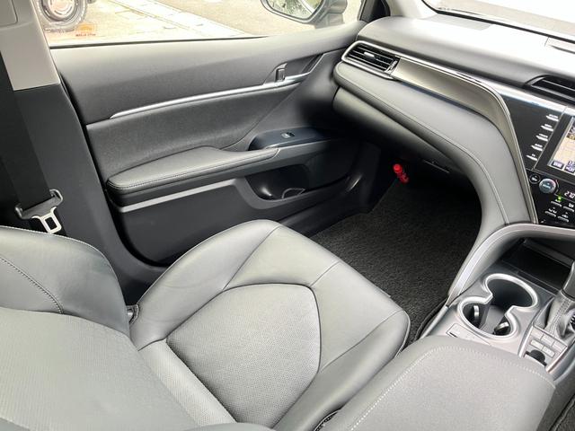 カムリ ＷＳレザーパッケージ　・ＴＲＤエアロ・ＴＲＤドレスアップマフラー・トランクスポイラー・ブラックレザーシート・メーカー装着ナビＴＶ・ＣＤ／ＤＶＤ／Ｂｌｕ－ｒａｙ再生・バックカメラ・前席パワーシート・ＨＵＤ・ＥＴＣ・禁煙車（17枚目）